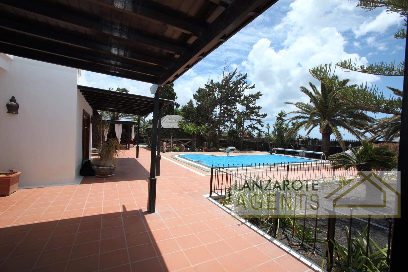 5 makuuhuone Huvila myytävänä paikassa Playa Blanca mukana uima-altaan - 897 000 € (Ref: 5548653)