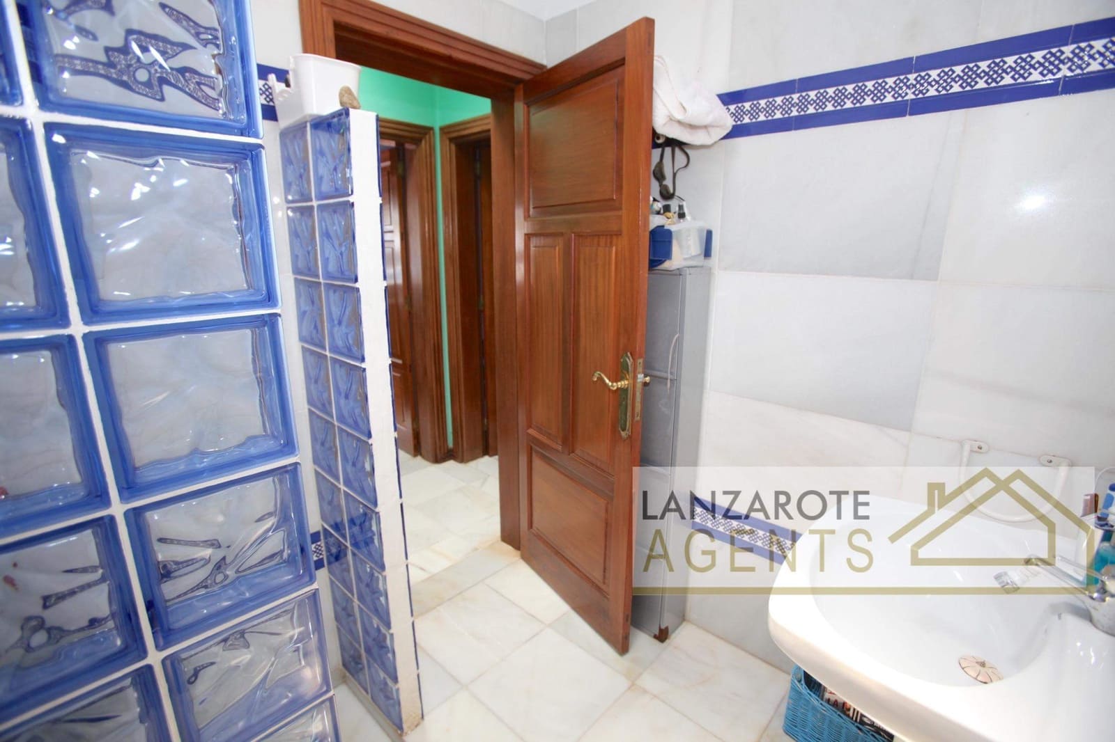 5 makuuhuone Huvila myytävänä paikassa Playa Blanca mukana uima-altaan - 897 000 € (Ref: 5548653)