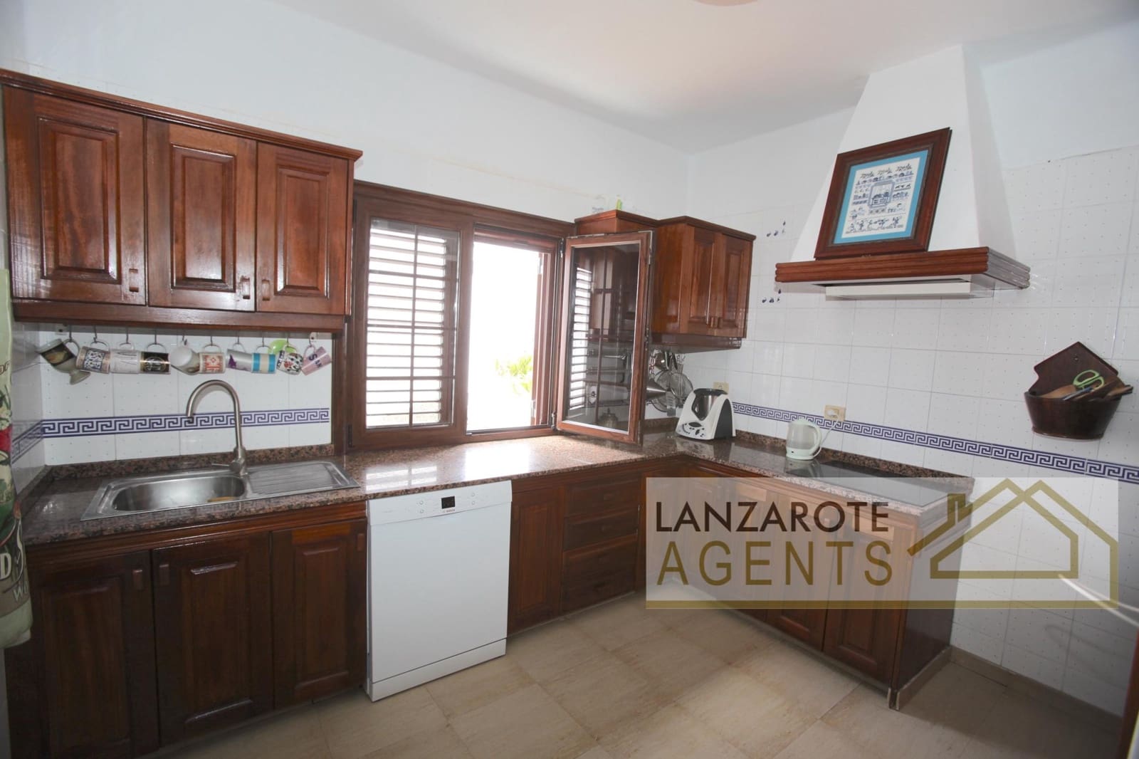 5 slaapkamer Villa te koop in Playa Blanca met zwembad garage - € 1.097.000 (Ref: 5548653)