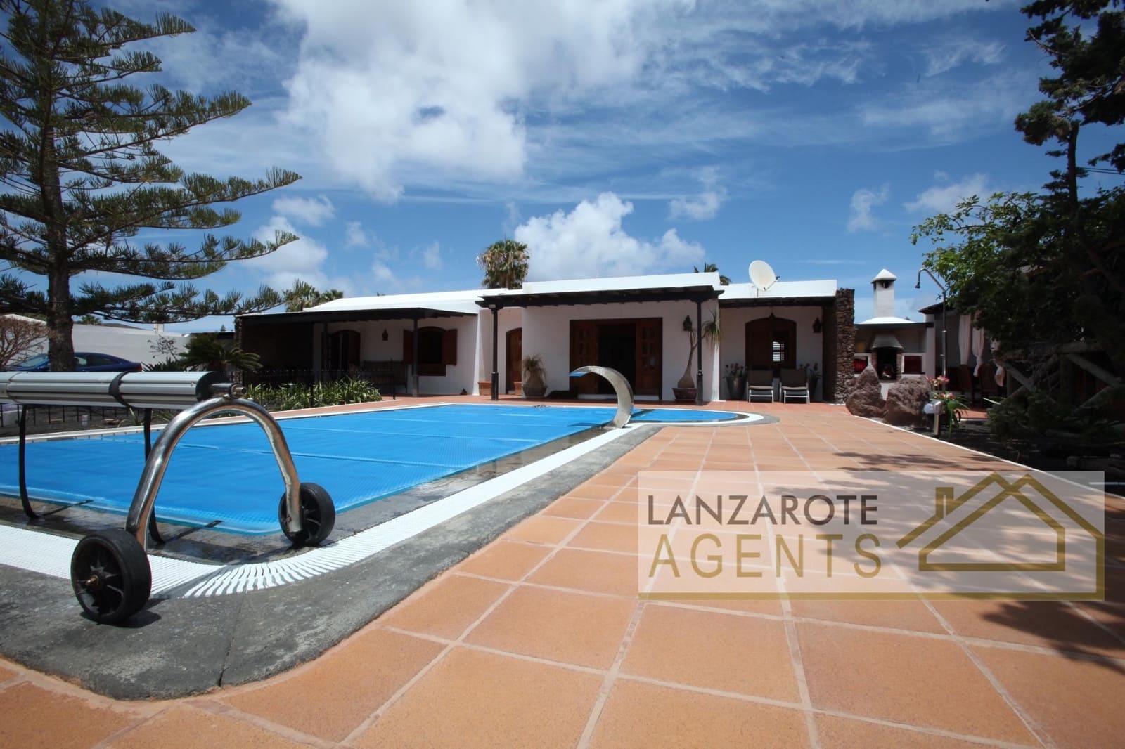 5 slaapkamer Villa te koop in Playa Blanca met zwembad garage - € 1.097.000 (Ref: 5548653)