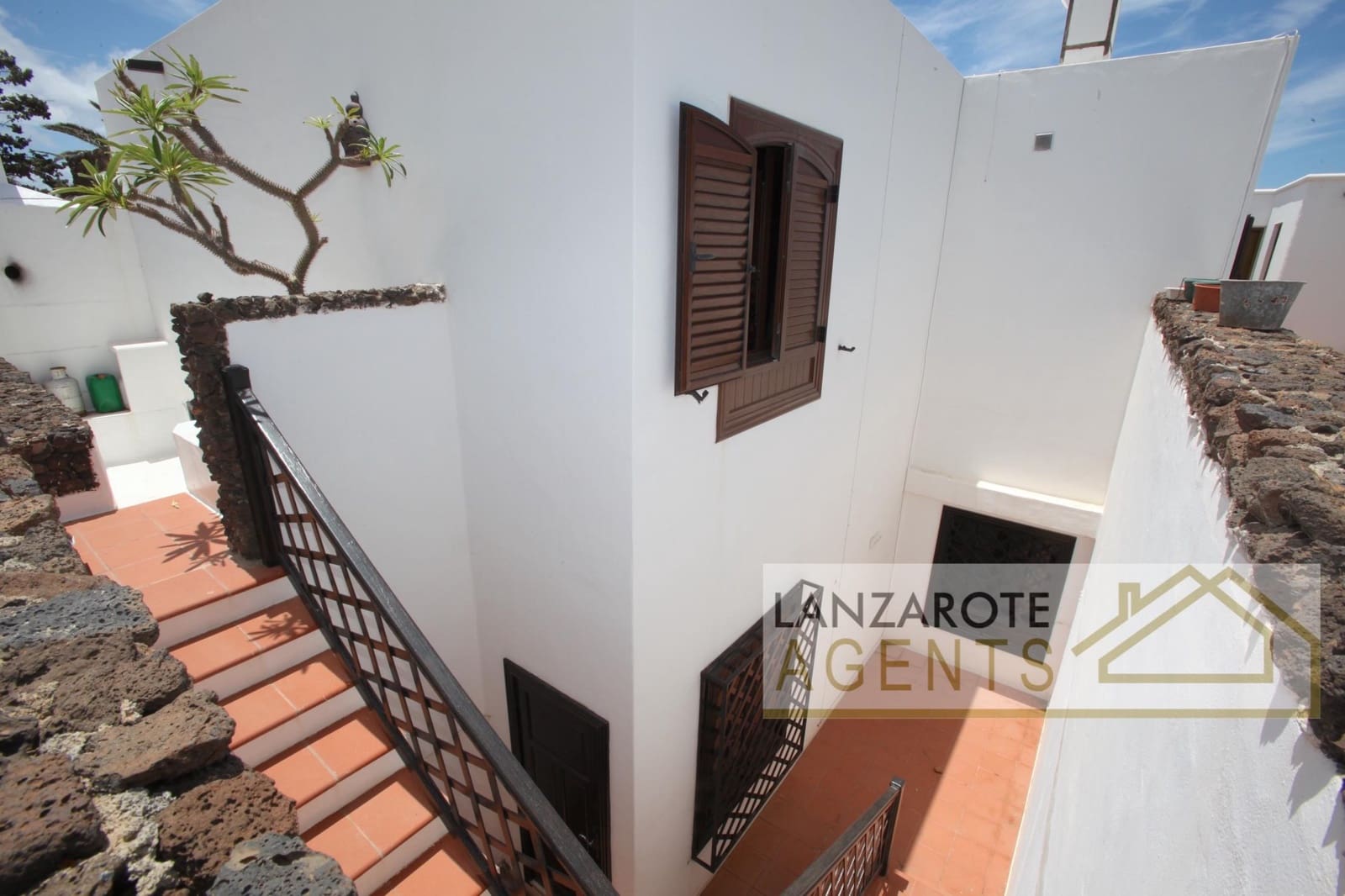 5 slaapkamer Villa te koop in Playa Blanca met zwembad garage - € 1.097.000 (Ref: 5548653)