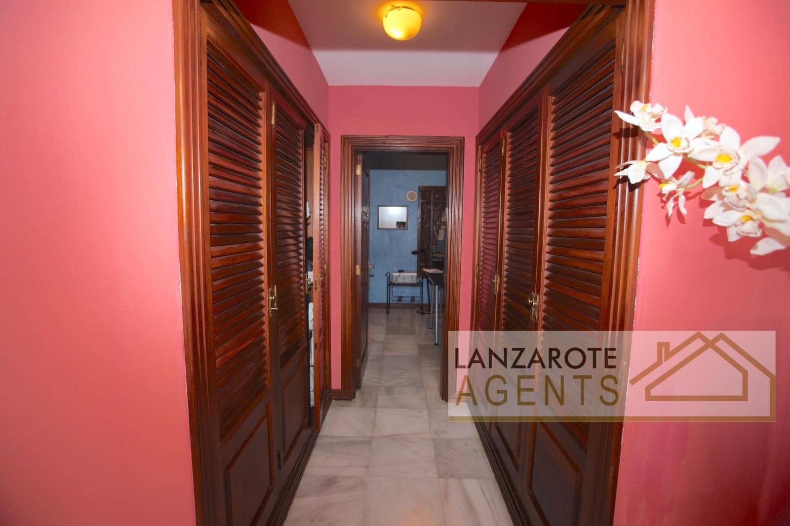 5 slaapkamer Villa te koop in Playa Blanca met zwembad garage - € 1.097.000 (Ref: 5548653)