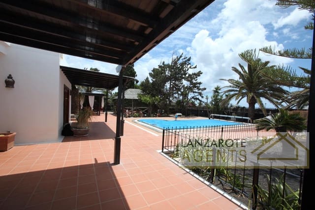 5 chambre Villa/Maison à vendre à Playa Blanca, Yaiza avec piscine garage - 1 097 000 € (Ref: 5548653)
