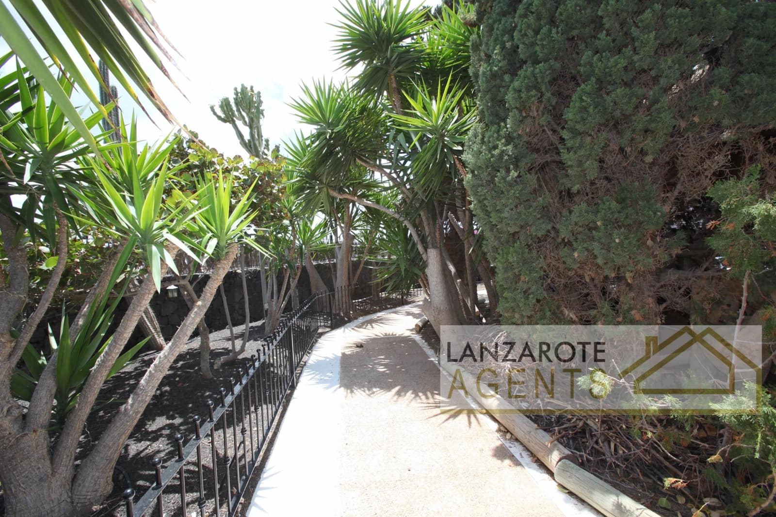 5 slaapkamer Villa te koop in Playa Blanca met zwembad garage - € 1.097.000 (Ref: 5548653)