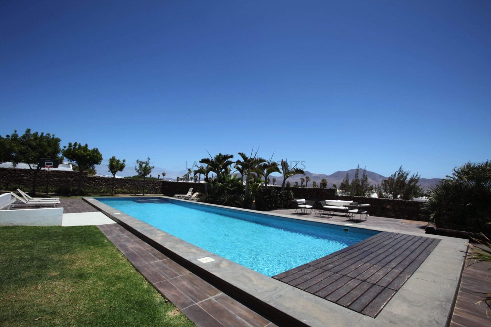 5 soverom Villa til salgs i Playa Blanca med garasje - € 2 200 000 (Ref: 6202982)