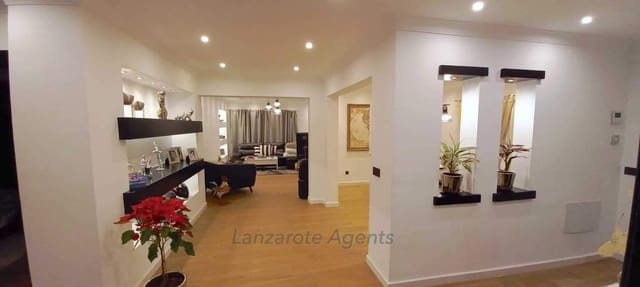 4 makuuhuone Huvila myytävänä paikassa Playa Blanca, Yaiza mukana uima-altaan - 1 690 000 € (Ref: 6618457)