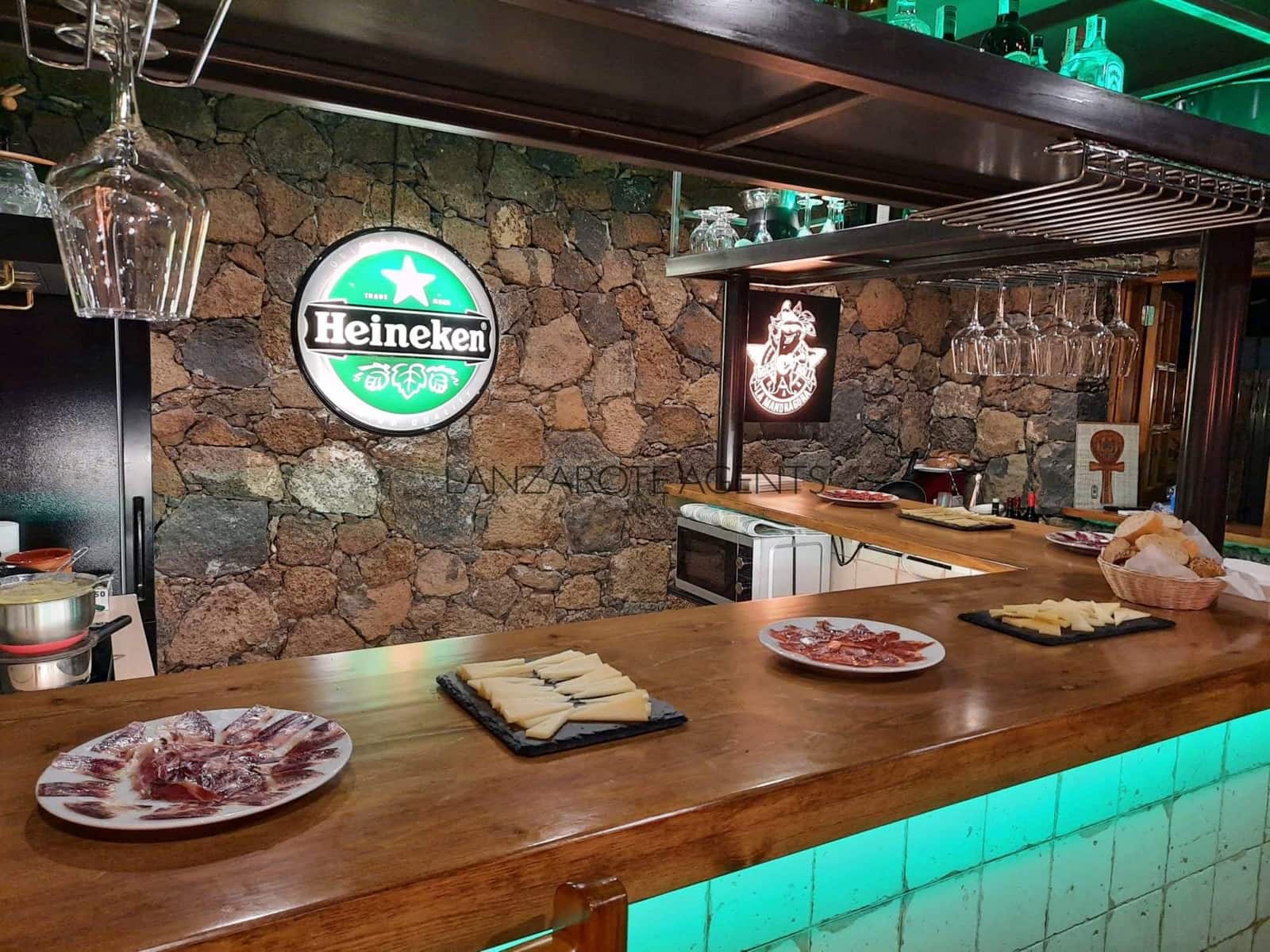 4 bedroom Villa for sale in Playa Blanca with pool - € 1,690,000 (Ref: 6618457)