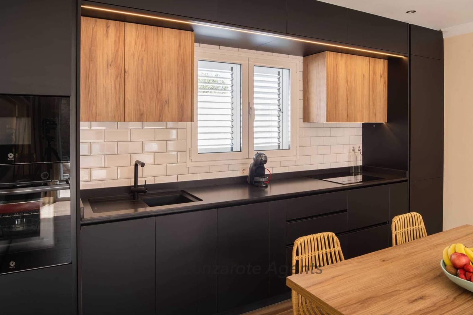 4 bedroom Villa for sale in Playa Blanca with pool - € 1,690,000 (Ref: 6618457)