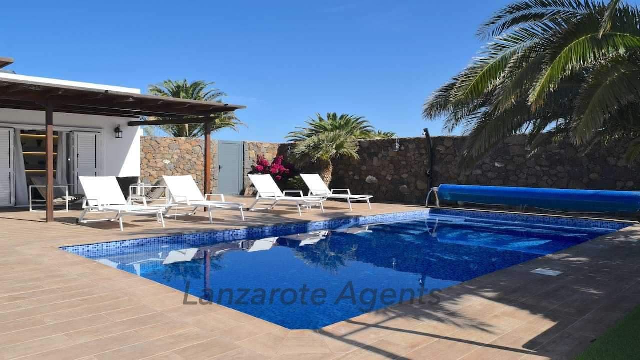 4 soverom Villa til salgs i Playa Blanca med svømmebasseng - € 1 690 000 (Ref: 6618457)