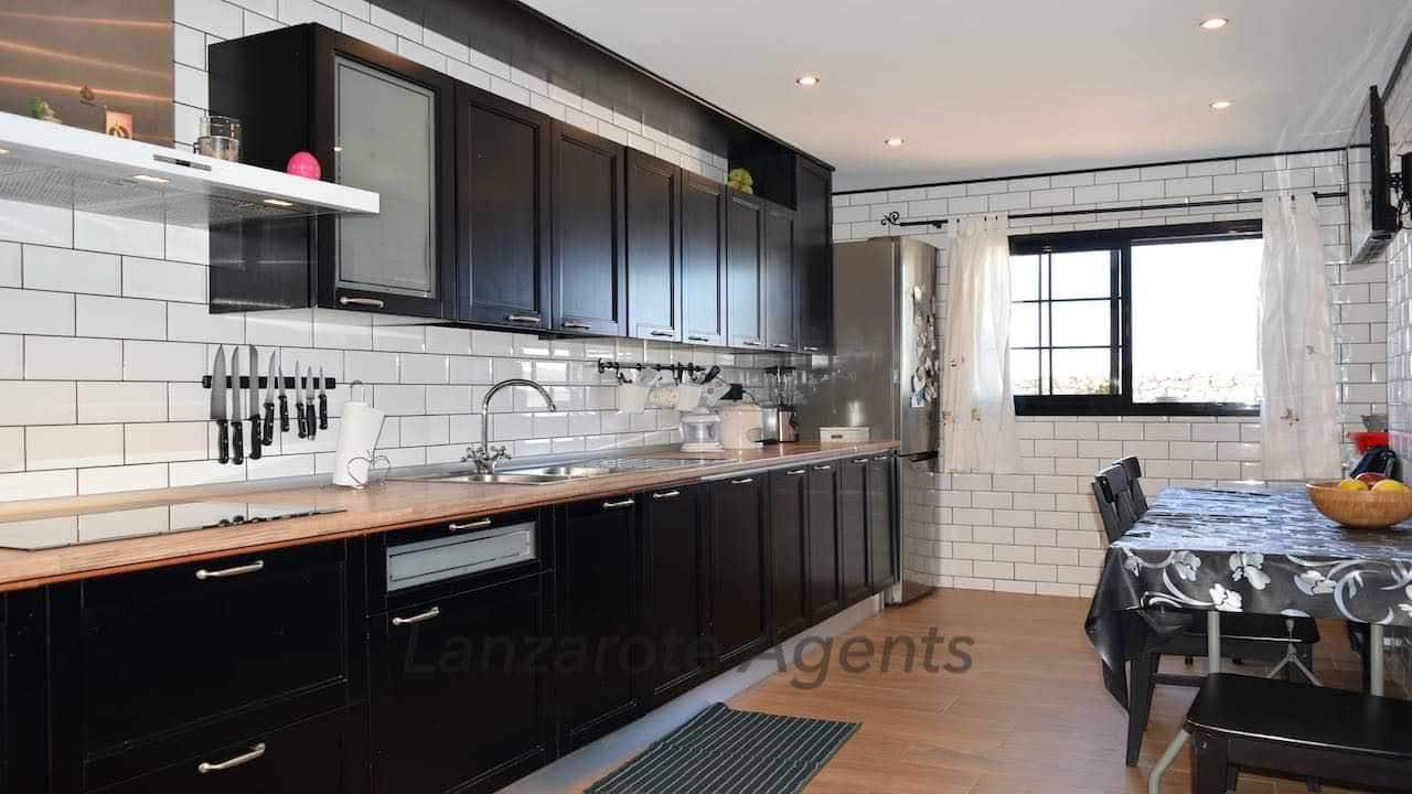 4 soverom Villa til salgs i Playa Blanca med svømmebasseng - € 1 690 000 (Ref: 6618457)
