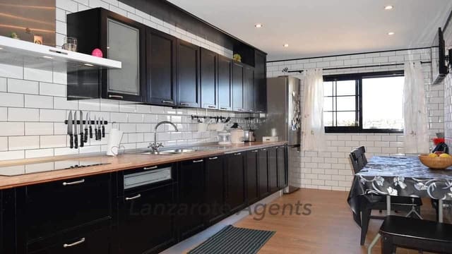 4 chambre Villa/Maison à vendre à Playa Blanca, Yaiza avec piscine - 1 690 000 € (Ref: 6618457)