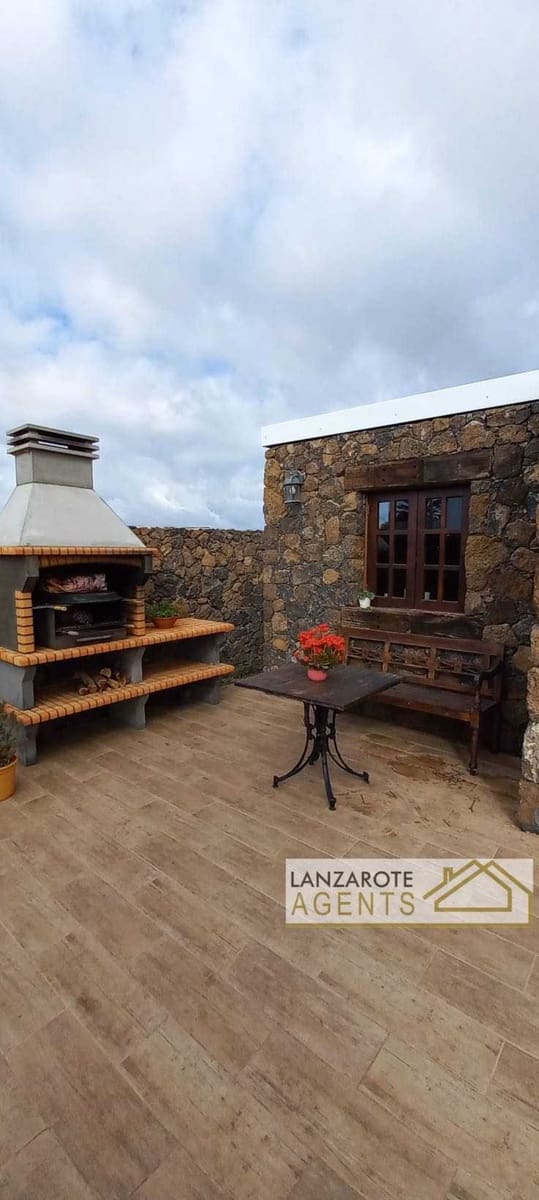 4 soverom Villa til salgs i Playa Blanca med svømmebasseng garasje - € 1 690 000 (Ref: 6618457)