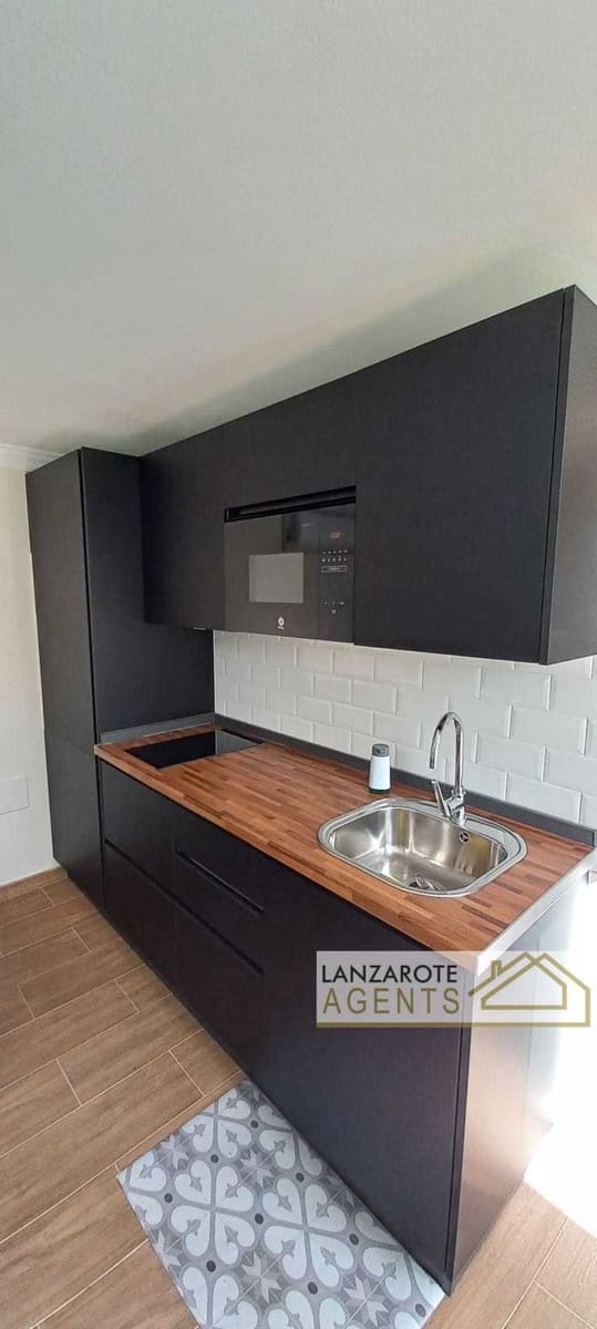 4 soverom Villa til salgs i Playa Blanca med svømmebasseng garasje - € 1 690 000 (Ref: 6618457)