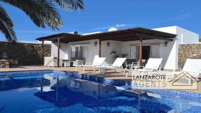 4 makuuhuone Huvila myytävänä paikassa Playa Blanca, Yaiza mukana uima-altaan 
autotalli - 1 690 000 € (Ref: 6618457)