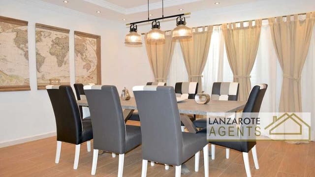 4 makuuhuone Huvila myytävänä paikassa Playa Blanca, Yaiza mukana uima-altaan 
autotalli - 1 690 000 € (Ref: 6618457)