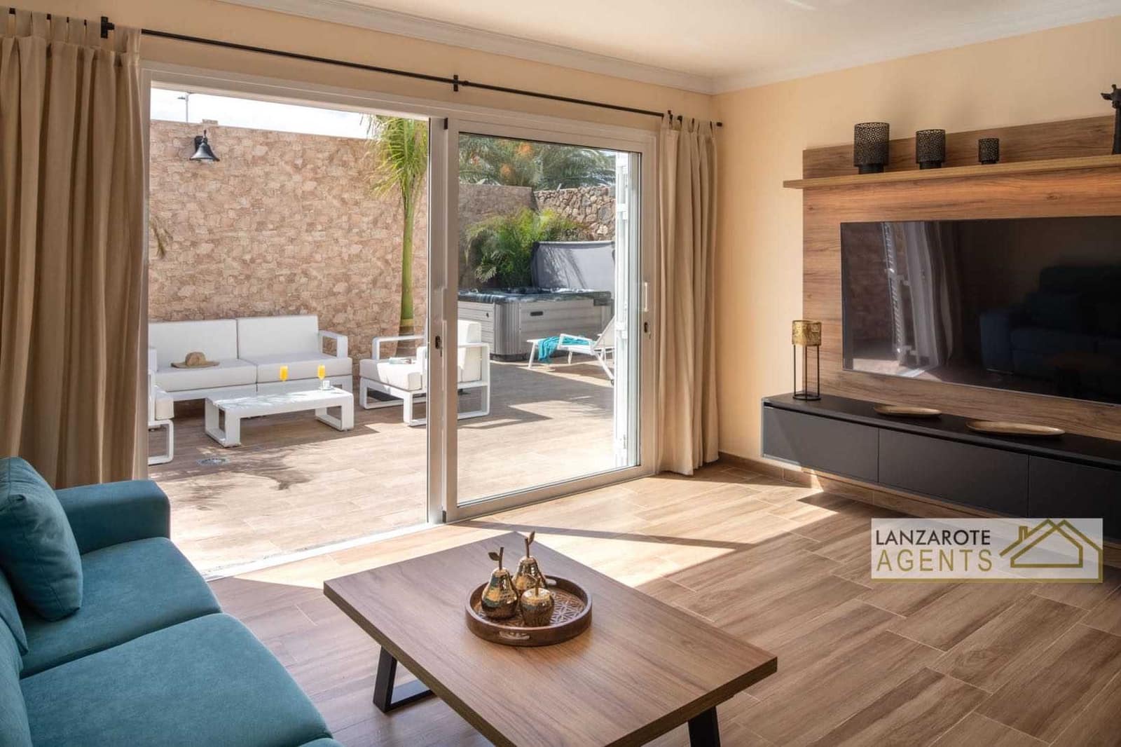 4 soverom Villa til salgs i Playa Blanca med svømmebasseng garasje - € 1 690 000 (Ref: 6618457)