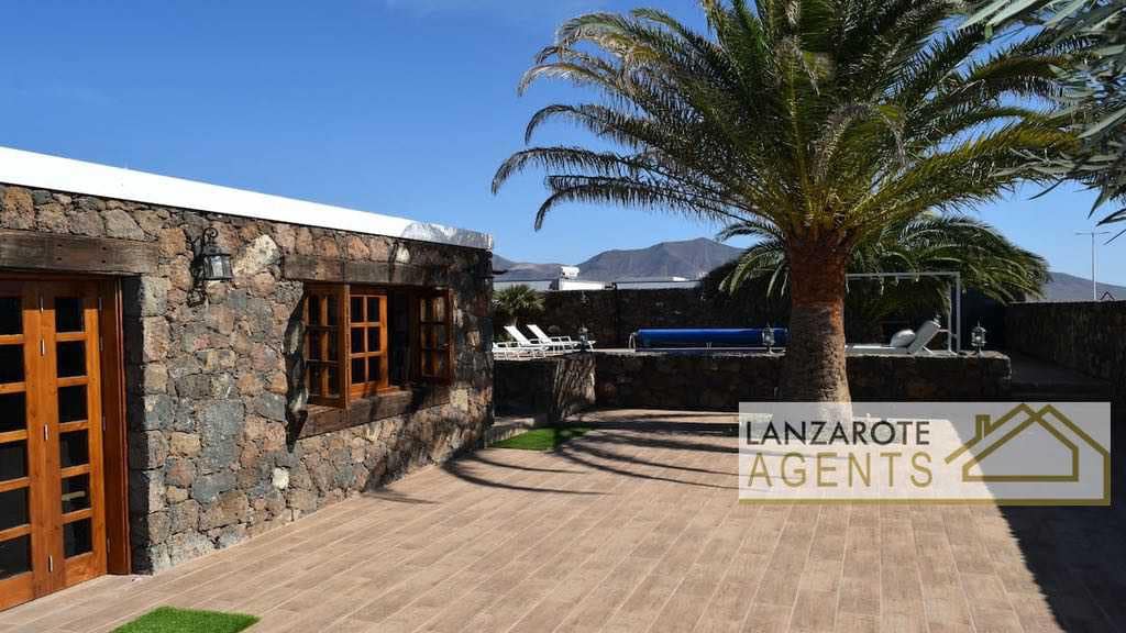 4 soverom Villa til salgs i Playa Blanca med svømmebasseng garasje - € 1 690 000 (Ref: 6618457)