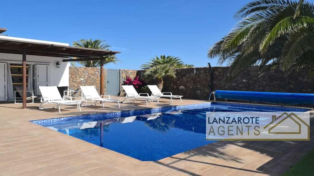 4 soverom Villa til salgs i Playa Blanca med svømmebasseng garasje - € 1 690 000 (Ref: 6618457)