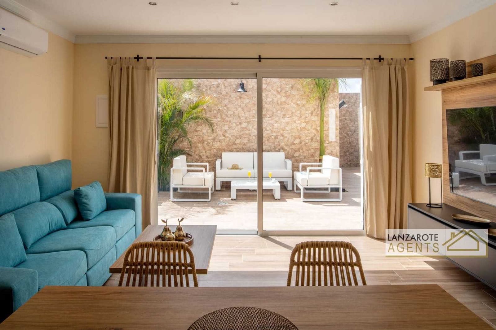 4 soverom Villa til salgs i Playa Blanca med svømmebasseng garasje - € 1 690 000 (Ref: 6618457)