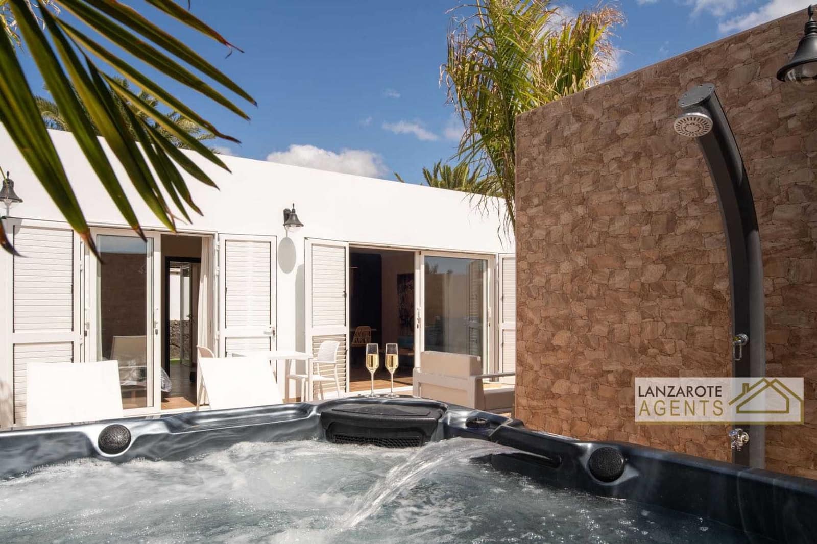 4 soverom Villa til salgs i Playa Blanca med svømmebasseng garasje - € 1 690 000 (Ref: 6618457)