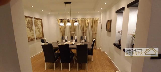 4 makuuhuone Huvila myytävänä paikassa Playa Blanca, Yaiza mukana uima-altaan 
autotalli - 1 690 000 € (Ref: 6618457)