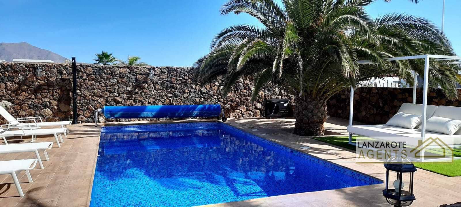 4 soverom Villa til salgs i Playa Blanca med svømmebasseng garasje - € 1 690 000 (Ref: 6618457)
