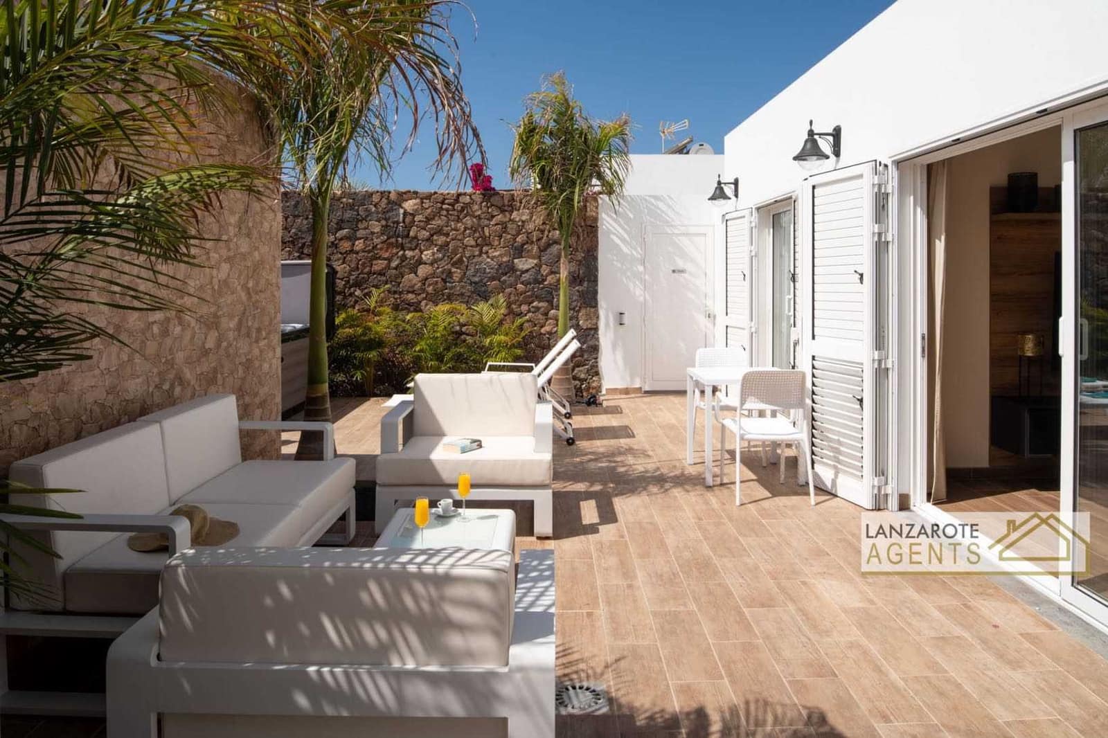 4 soverom Villa til salgs i Playa Blanca med svømmebasseng garasje - € 1 690 000 (Ref: 6618457)