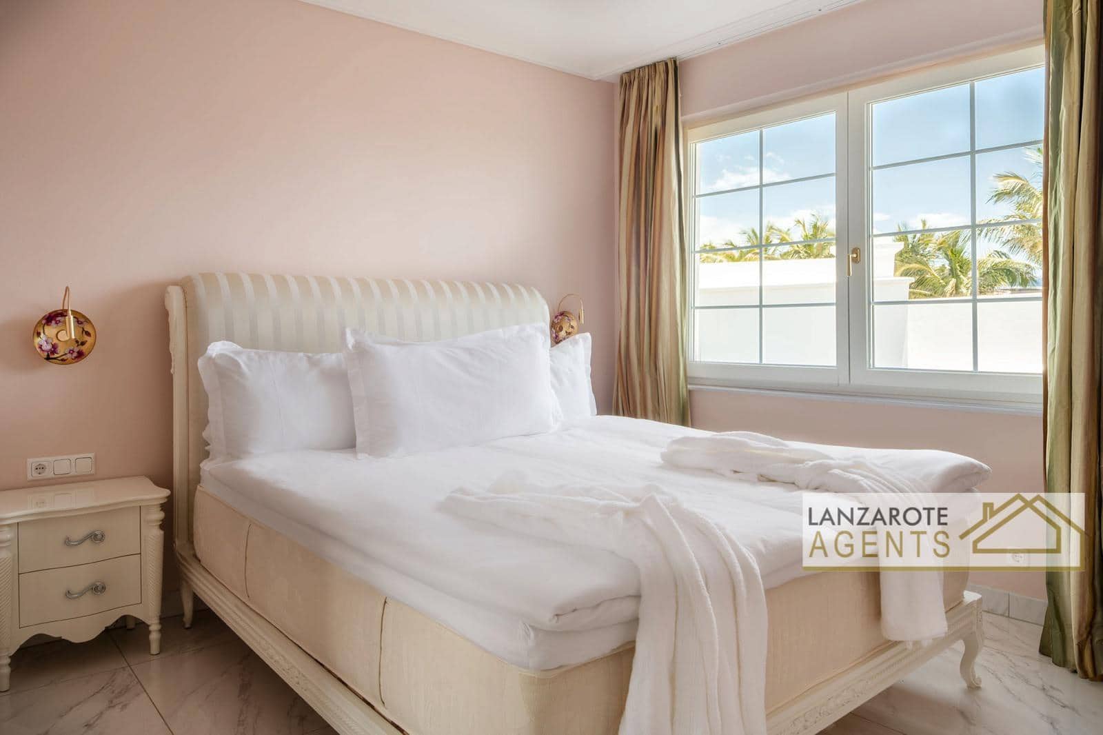 4 soverom Villa til salgs i Puerto Calero med svømmebasseng garasje - € 2 400 000 (Ref: 6651853)