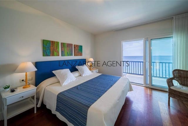 4 soveværelse Villa til salg i Puerto Calero, Yaiza med swimmingpool garage - € 1.470.000 (Ref: 6991649)