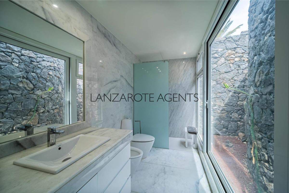 4 Zimmer Villa zu verkaufen in Puerto Calero mit Pool Garage - 1.470.000 € (Ref: 6991649)