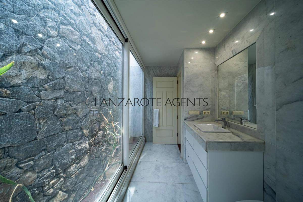 4 Zimmer Villa zu verkaufen in Puerto Calero mit Pool Garage - 1.470.000 € (Ref: 6991649)