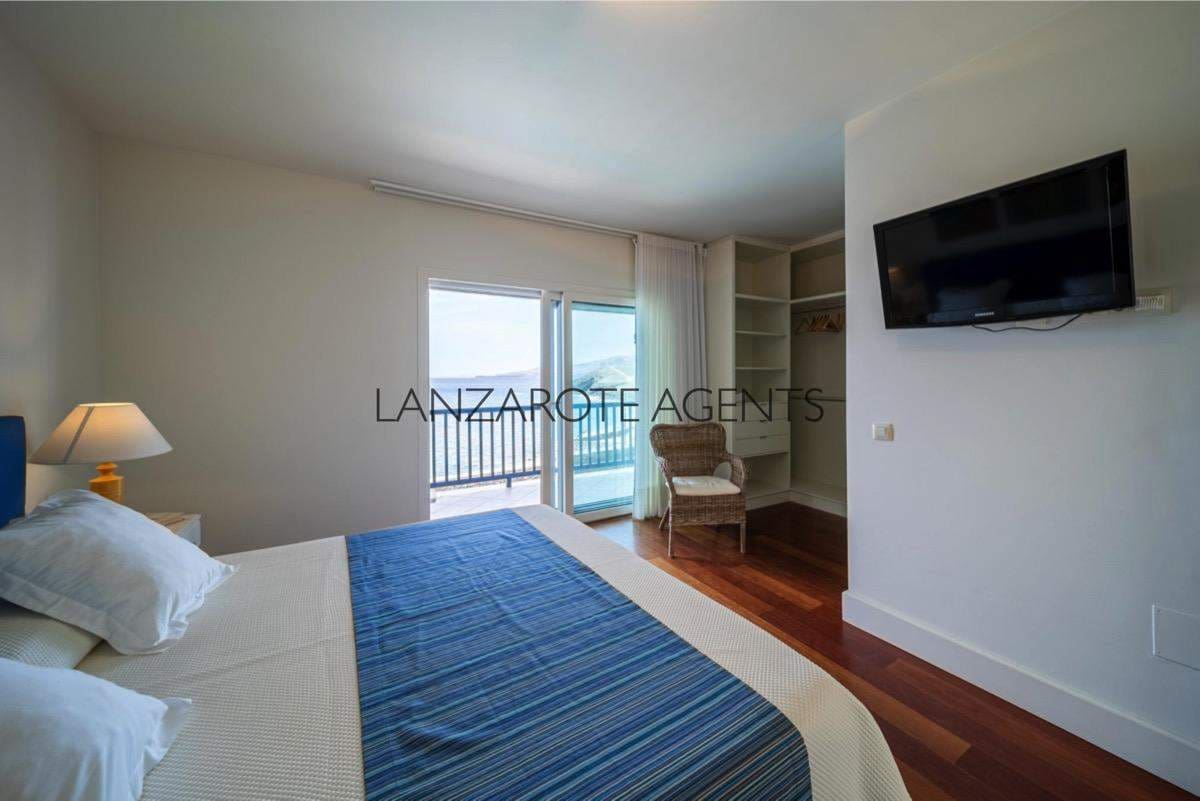 4 slaapkamer Villa te koop in Puerto Calero met zwembad garage - € 1.470.000 (Ref: 6991649)
