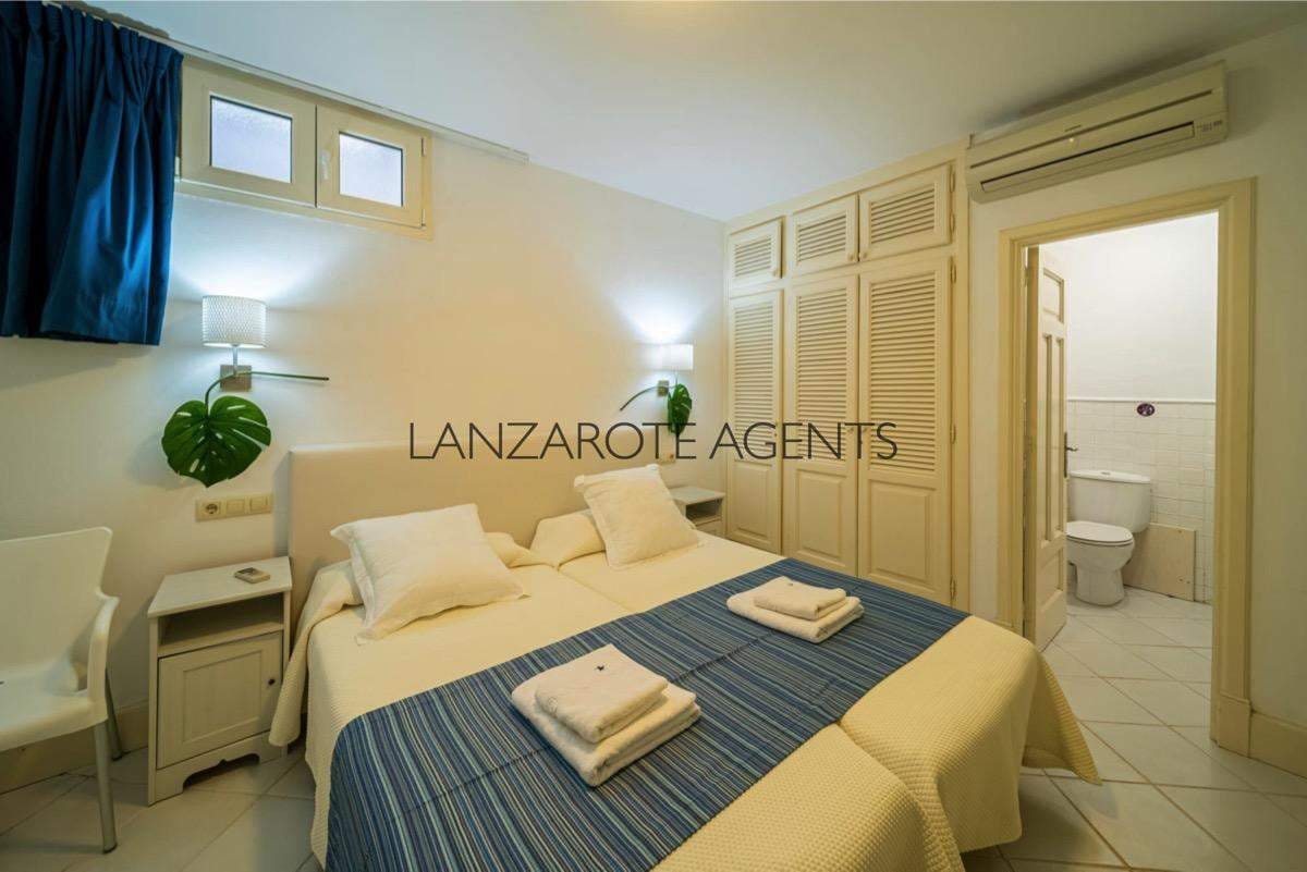 4 slaapkamer Villa te koop in Puerto Calero met zwembad garage - € 1.470.000 (Ref: 6991649)