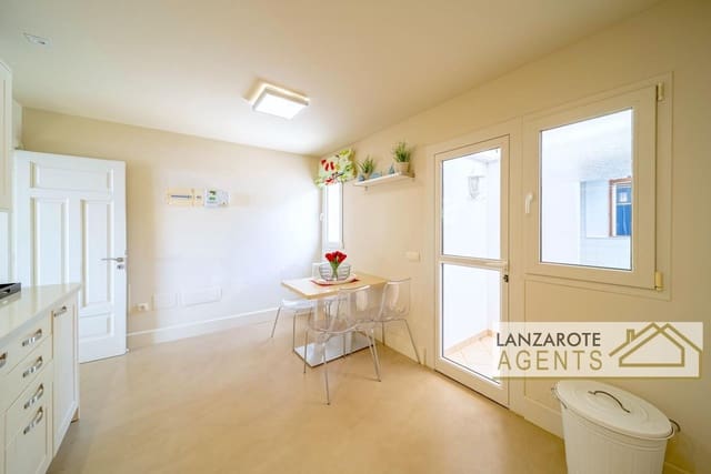4 sovrum Villa till salu i Puerto Calero, Yaiza med pool garage - 1 470 000 € (Ref: 6991649)