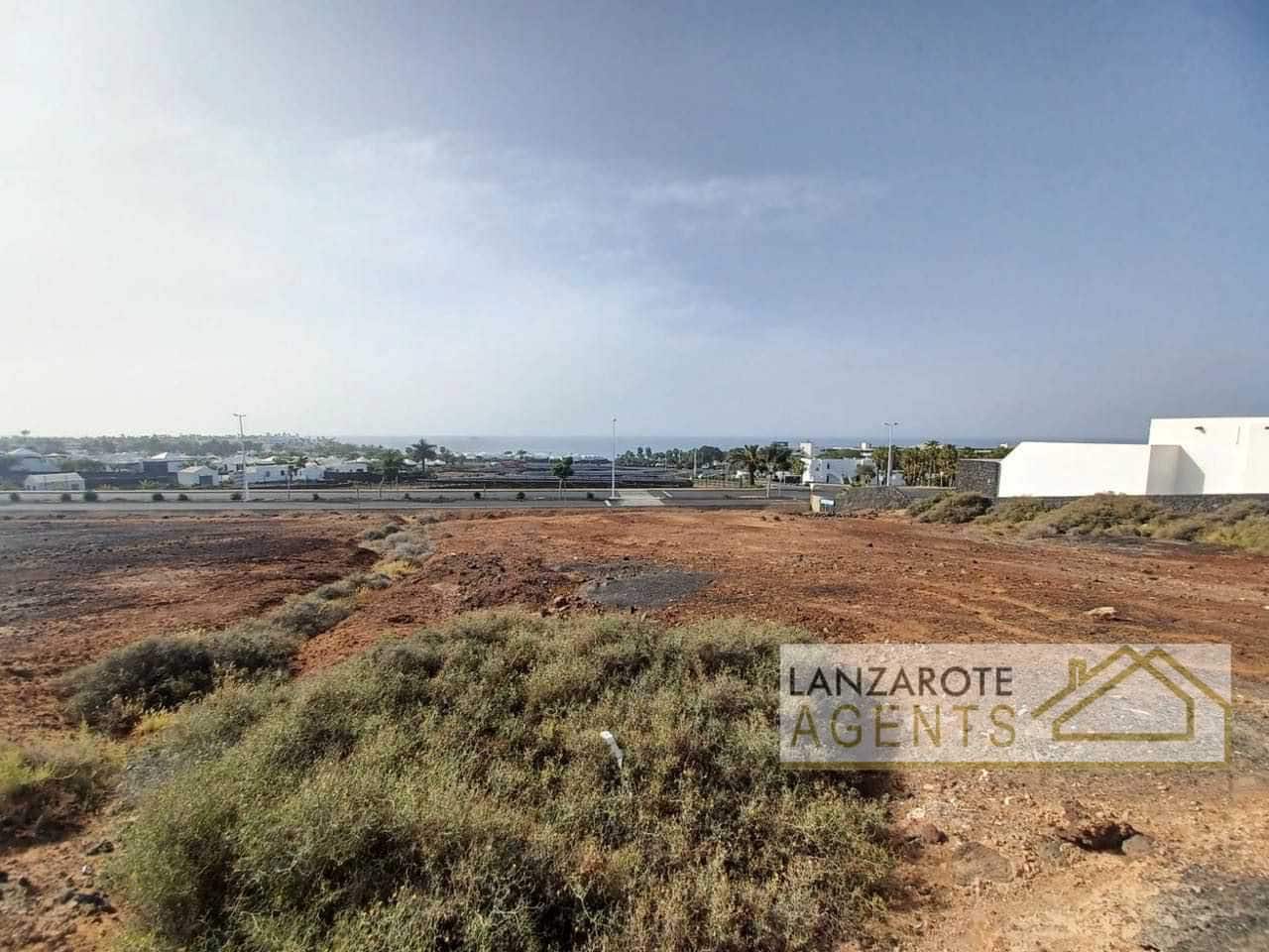 Villa for sale in Playa Blanca with pool - € 549,000 (Ref: 7095345)