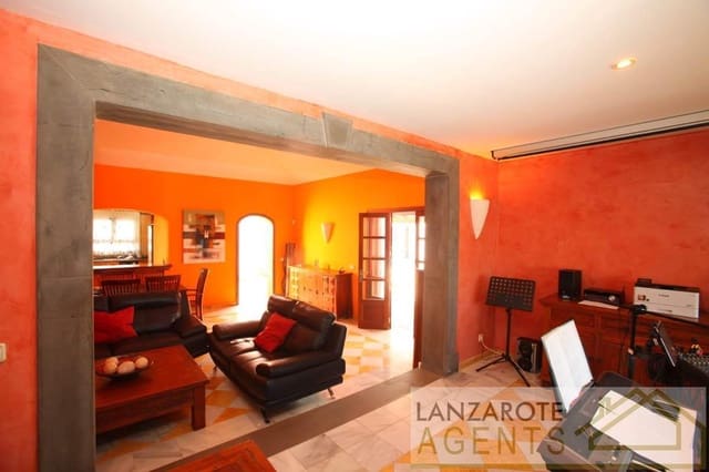 3 soveværelse Villa til salg i Playa Blanca, Yaiza - € 695.000 (Ref: 7308467)