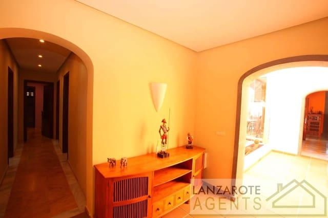 3 makuuhuone Huvila myytävänä paikassa Playa Blanca, Yaiza - 695 000 € (Ref: 7308467)