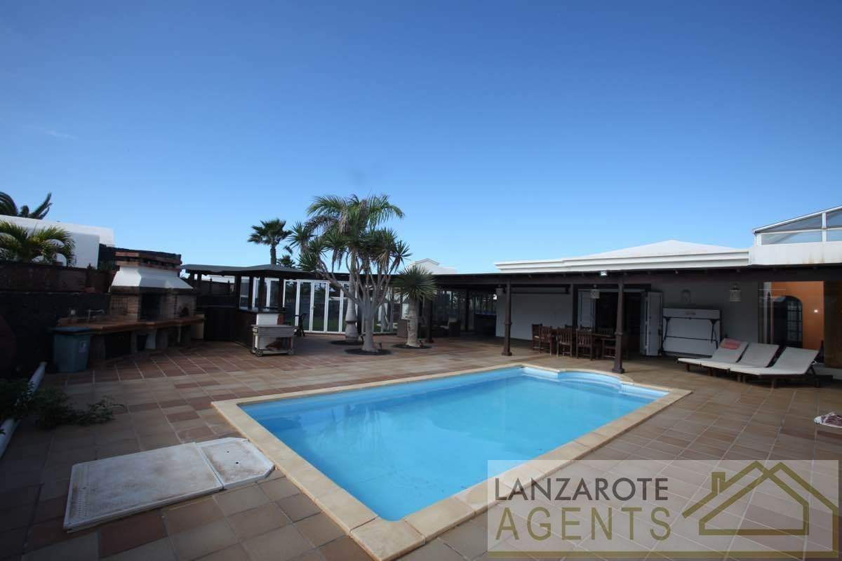 Chalet de 3 habitaciones en Playa Blanca en venta con piscina - 695.000 € (Ref: 7308467)