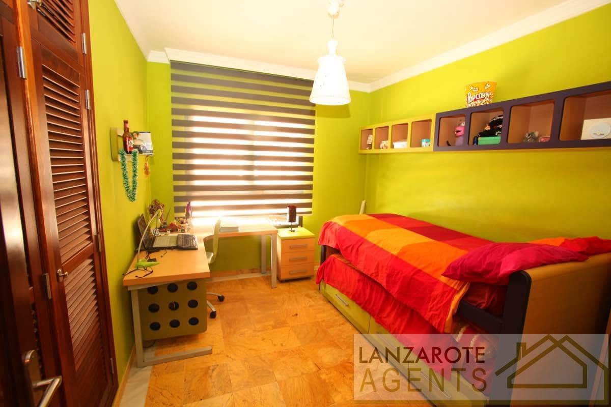 Chalet de 3 habitaciones en Playa Blanca en venta con piscina - 695.000 € (Ref: 7308467)