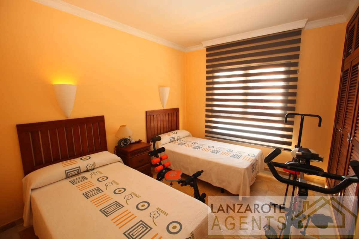 Chalet de 3 habitaciones en Playa Blanca en venta con piscina - 695.000 € (Ref: 7308467)