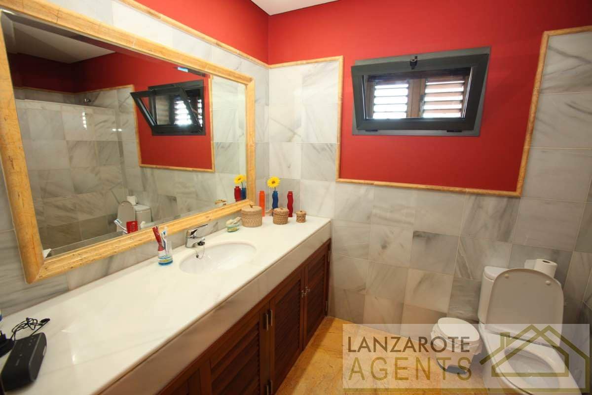 Chalet de 3 habitaciones en Playa Blanca en venta con piscina - 695.000 € (Ref: 7308467)