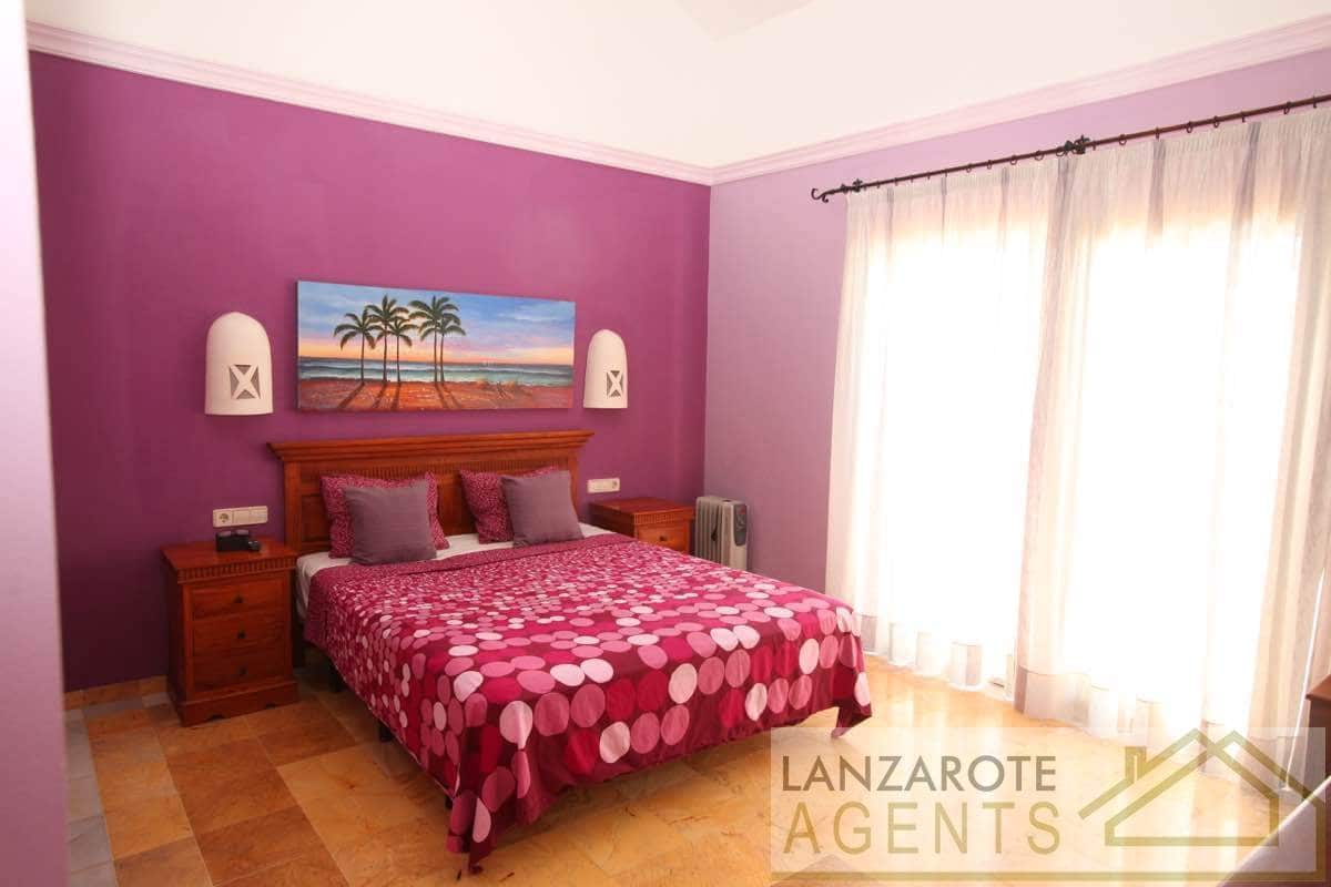 Chalet de 3 habitaciones en Playa Blanca en venta con piscina - 695.000 € (Ref: 7308467)