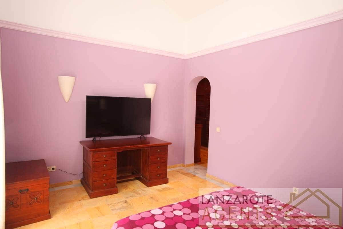 Chalet de 3 habitaciones en Playa Blanca en venta con piscina - 695.000 € (Ref: 7308467)