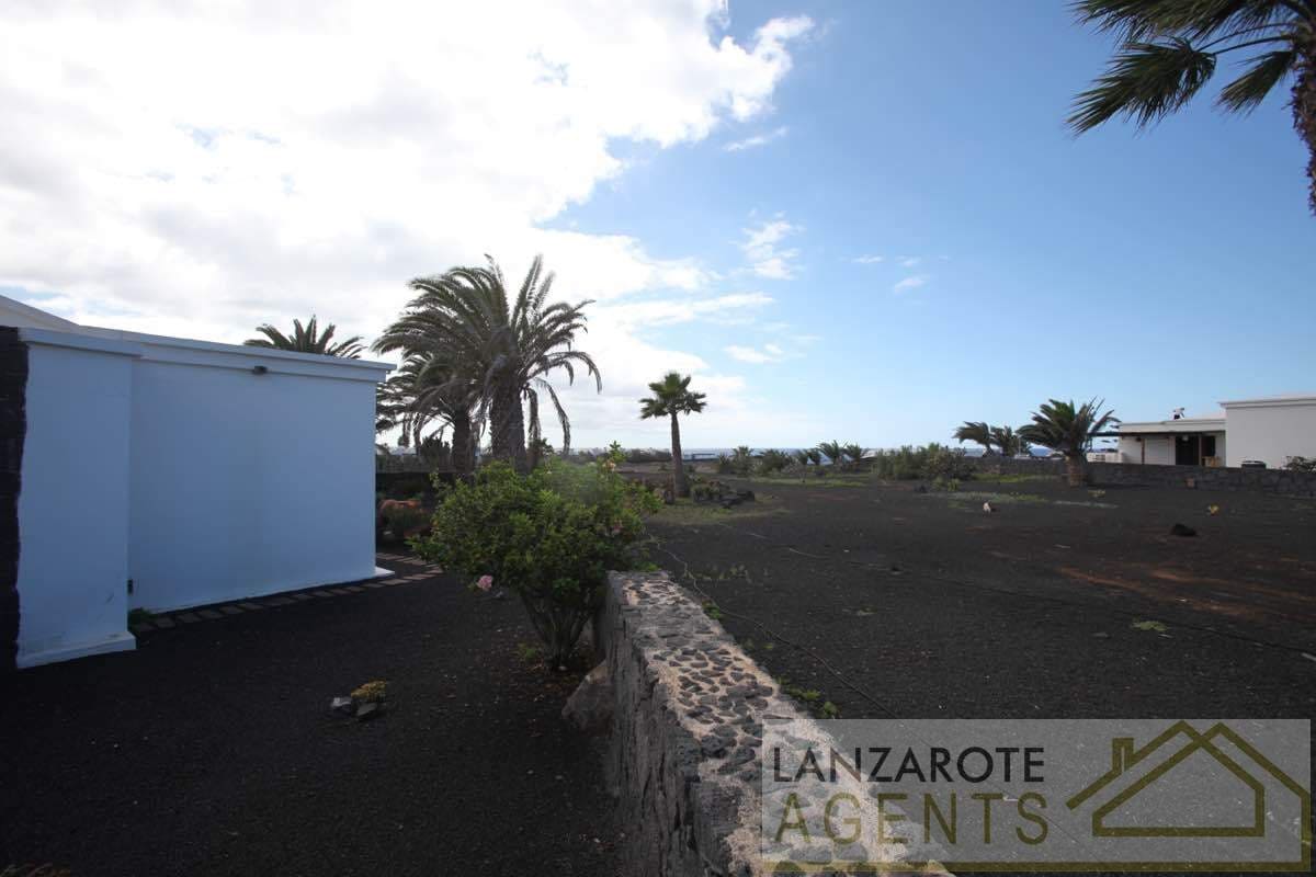 Chalet de 3 habitaciones en Playa Blanca en venta con piscina - 695.000 € (Ref: 7308467)