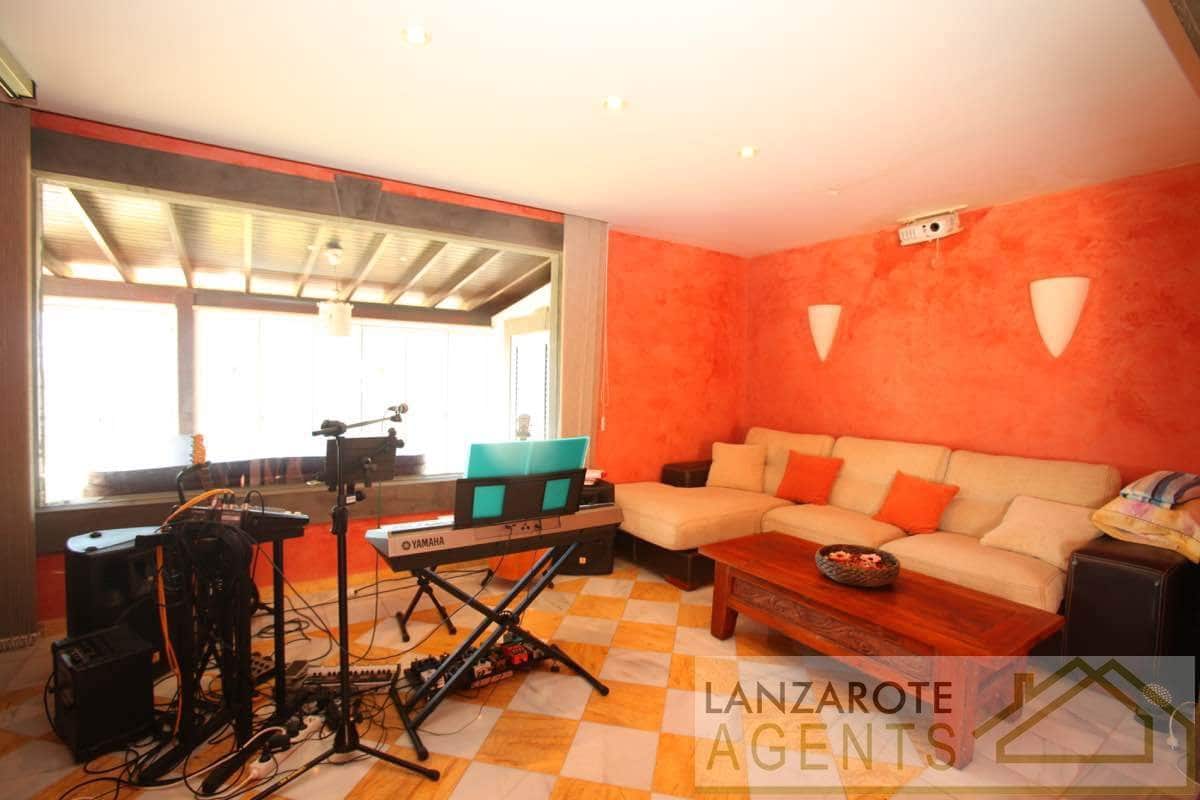 Chalet de 3 habitaciones en Playa Blanca en venta con piscina - 695.000 € (Ref: 7308467)