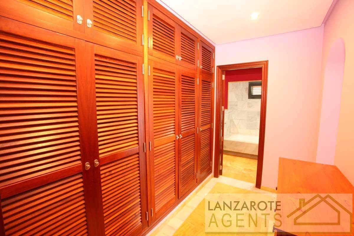 Chalet de 3 habitaciones en Playa Blanca en venta con piscina - 695.000 € (Ref: 7308467)