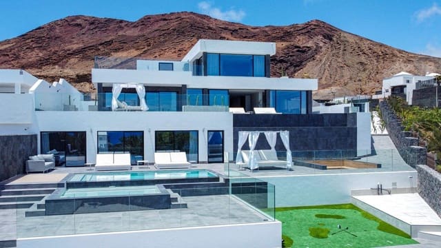 7 sypialnia Willa na sprzedaż w Playa Blanca, Yaiza z basenem - 3 075 000 € (Ref: 7694851)