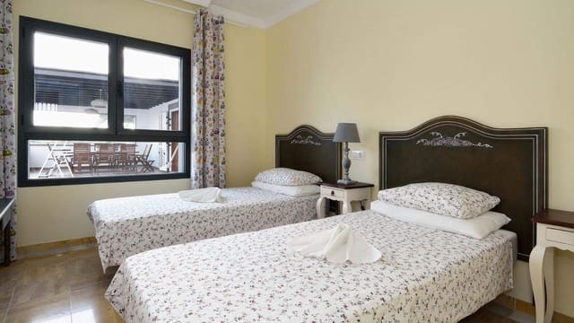 3 soveværelse Villa til salg i Playa Blanca, Yaiza med swimmingpool - € 799.000 (Ref: 7769762)