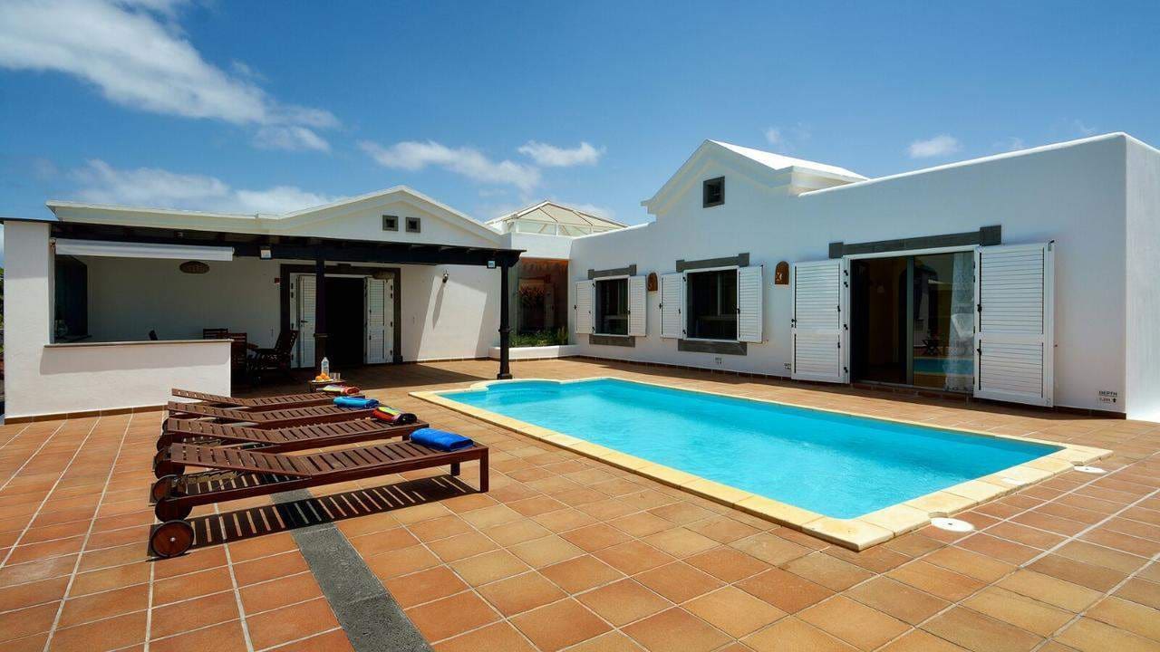 3 soverom Villa til salgs i Playa Blanca med svømmebasseng - € 799 000 (Ref: 7769762)