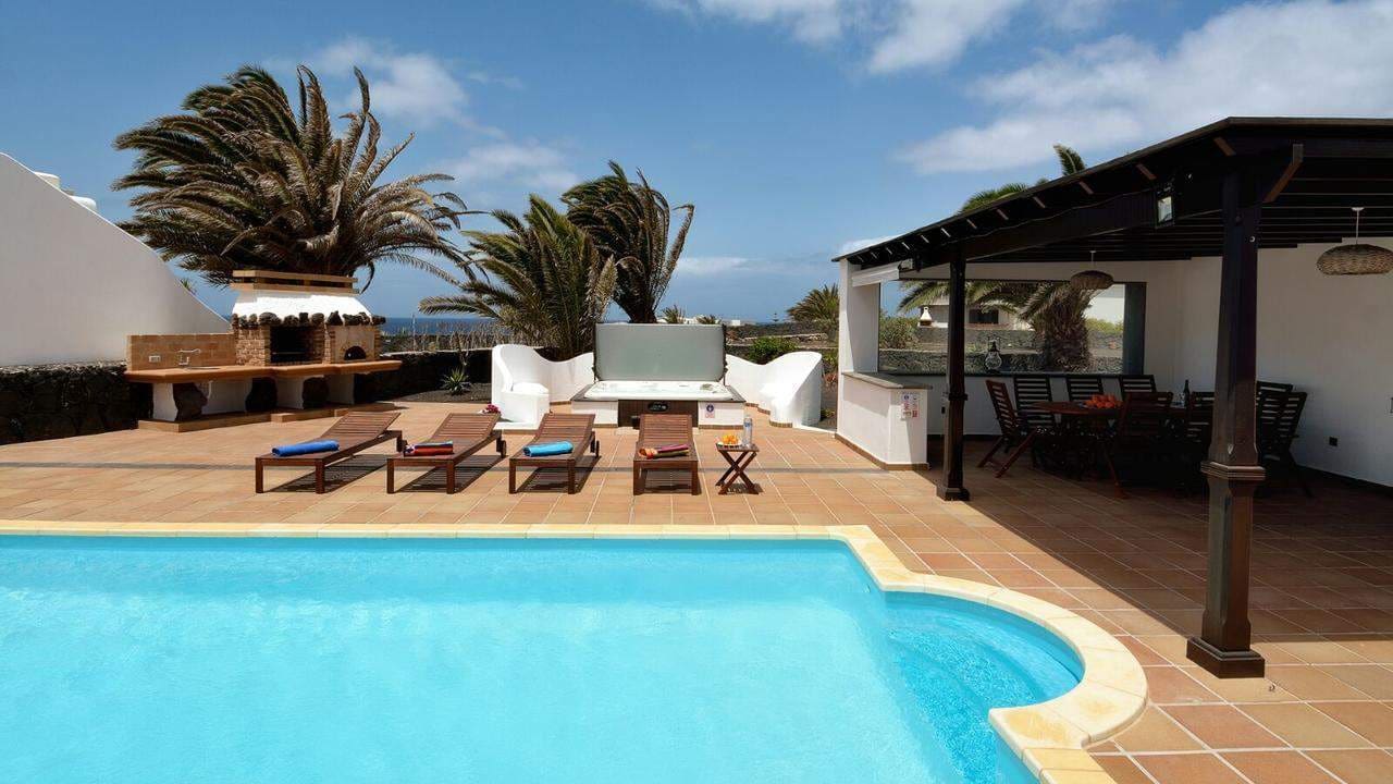 3 soverom Villa til salgs i Playa Blanca med svømmebasseng - € 799 000 (Ref: 7769762)